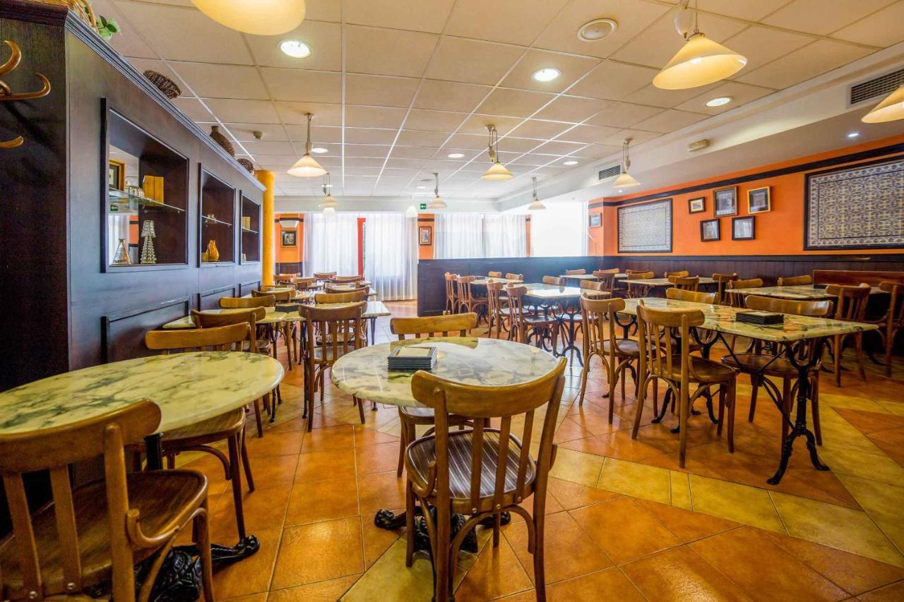 Hotel Iris Guadalajara Bagian luar foto