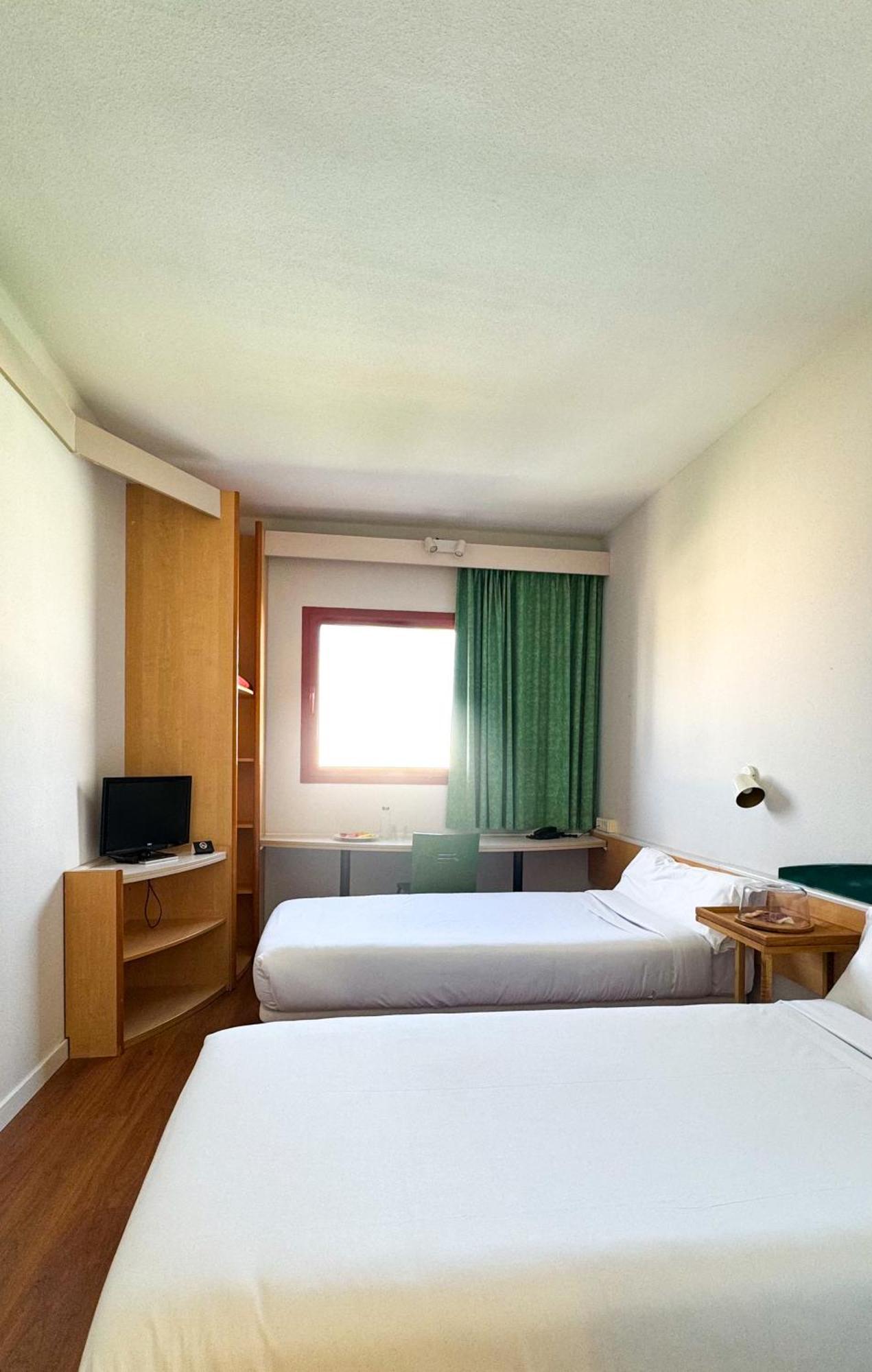 Hotel Iris Guadalajara Bagian luar foto