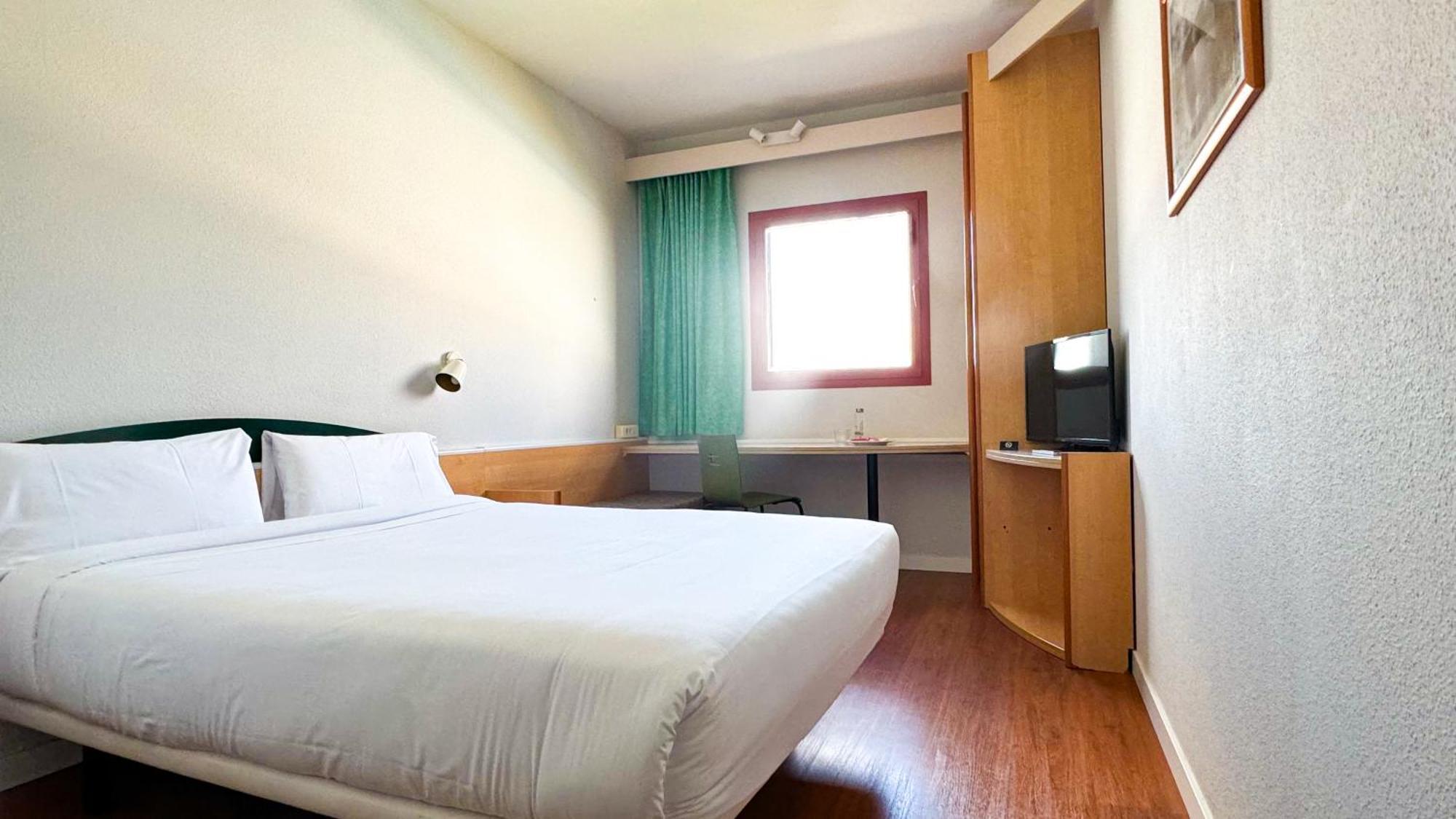 Hotel Iris Guadalajara Bagian luar foto